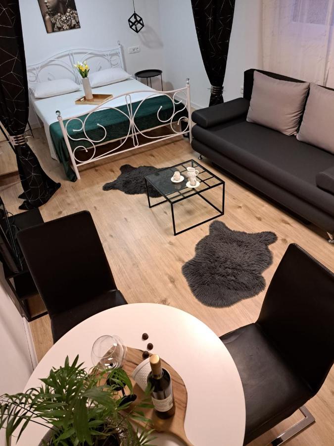 شقة Studio Apartman Maris زادار المظهر الخارجي الصورة